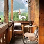 Waterfall Views-stylish Design-big Comfy Bed Lauterbrunnen