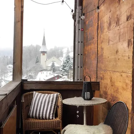 Waterfall Views-stylish Design-big Comfy Bed Lauterbrunnen