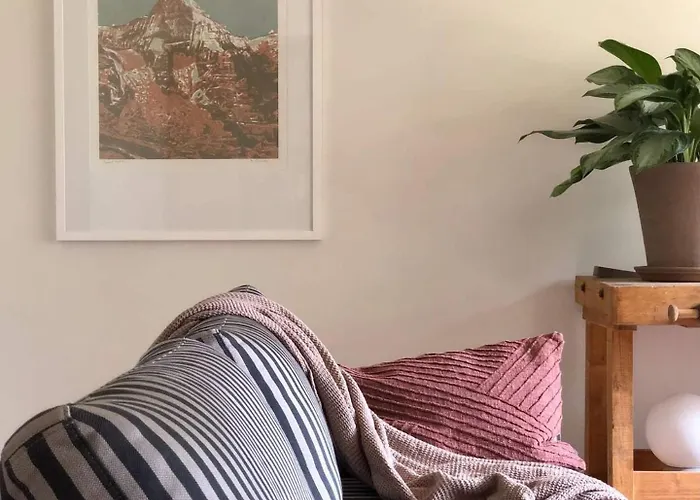 Waterfall Views-stylish Design-big Comfy Bed דירה לוטרברונן